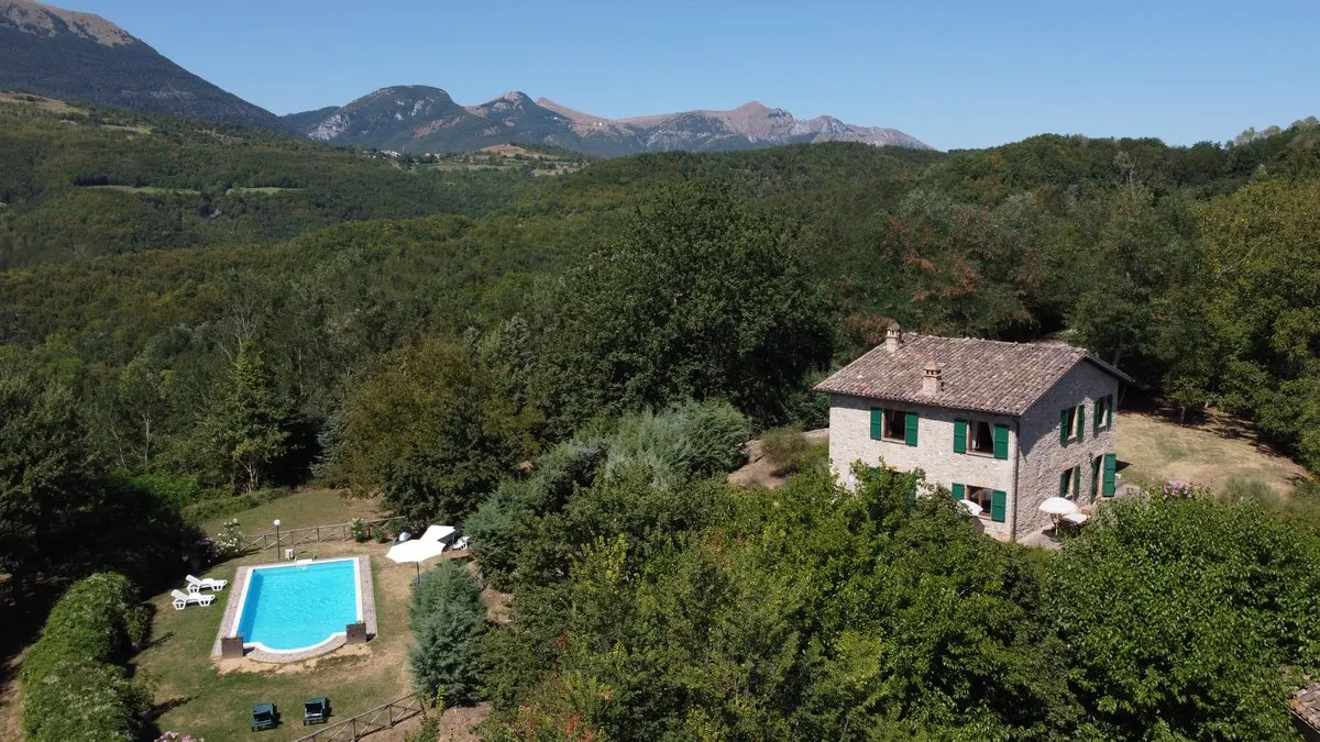 Excellent 6 Bed Stone Villa & Cottage for Sale In Amandola Italy
