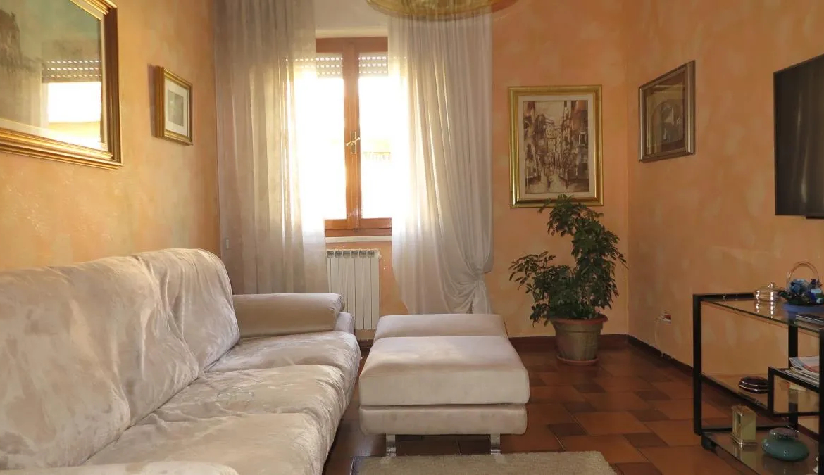 Stunning Villa Split into 2 Apartments For Sale in Monti di Licciana Nardi Tuscany Italy