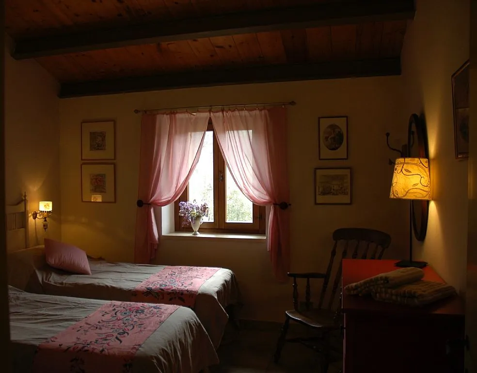 Stunning 8 Bedroom Farmhouse And Vineyard For Sale in Gualdo Tadino Umbria Italy