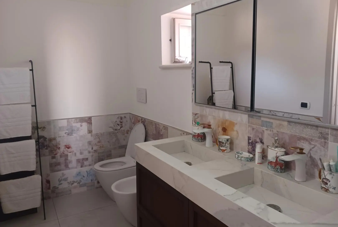 Excellent 2 Bed Apartment for Sale In Meta Campania Italy