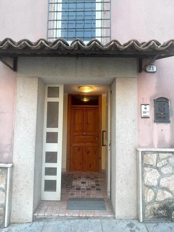 Excellent 8 Bed House For Sale in Forino Campania Italy.