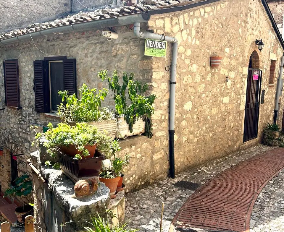 House Containing 2 Apartments for sale in Veroli Lazio Italy