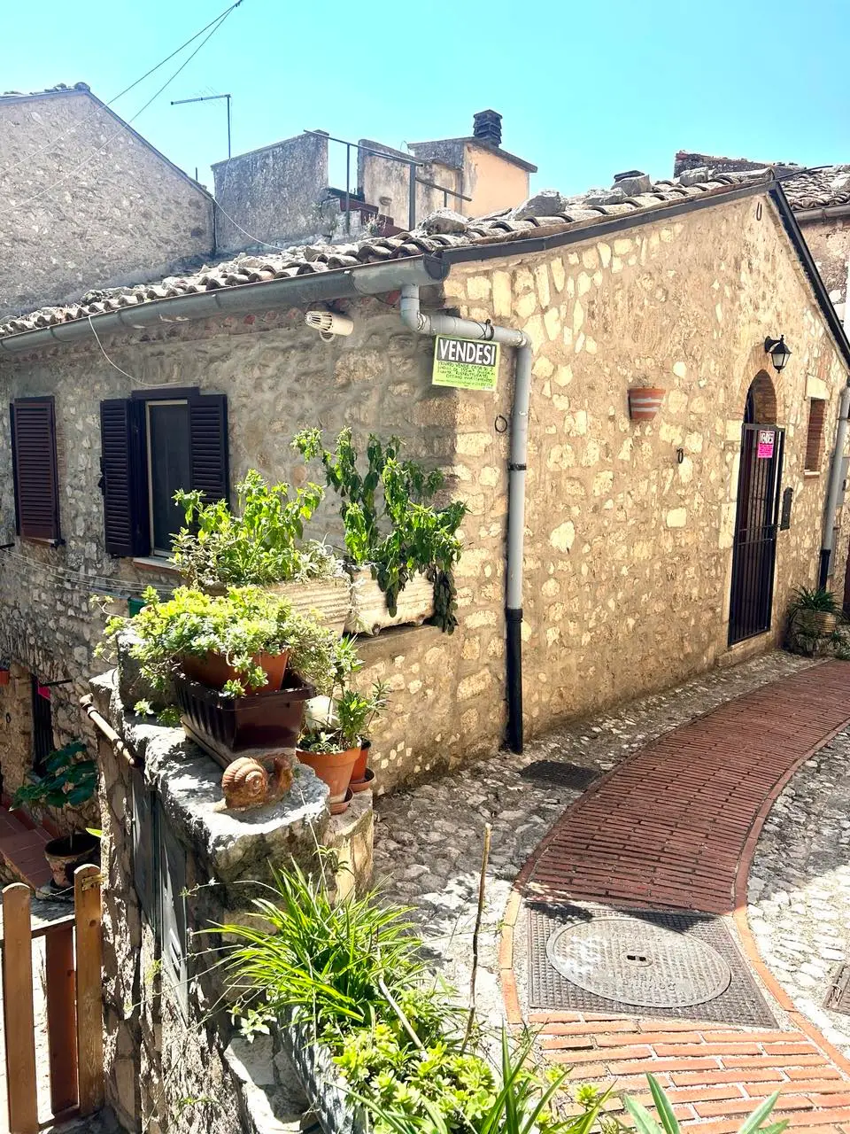House Containing 2 Apartments for sale in Veroli Lazio Italy