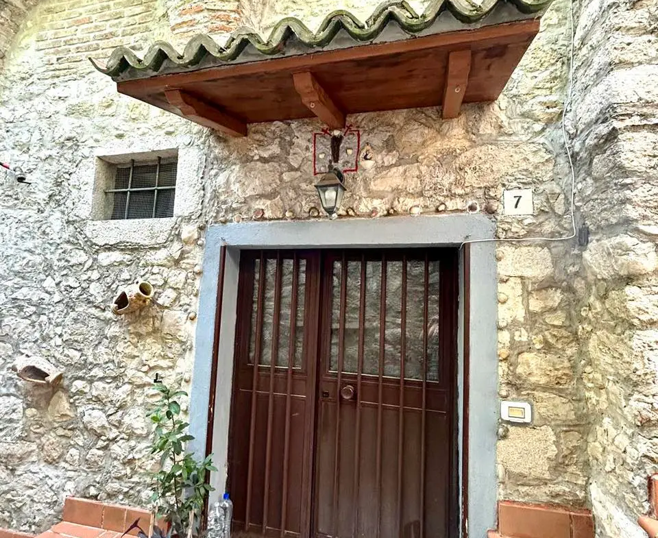 House Containing 2 Apartments for sale in Veroli Lazio Italy