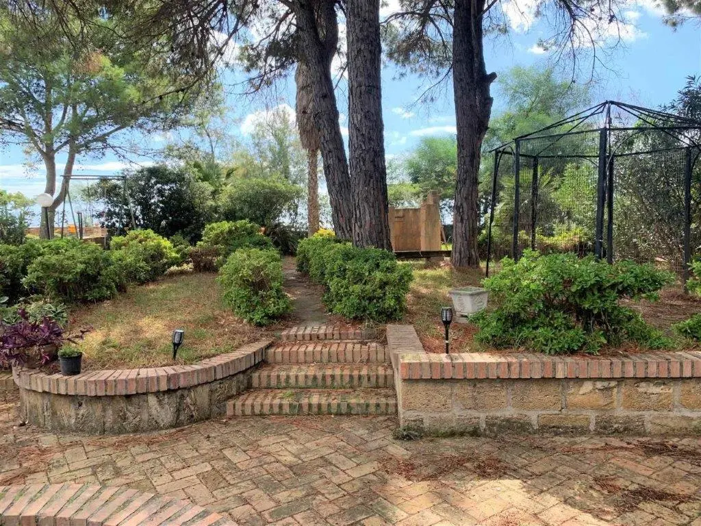 Luxury 5 bed Sea Front Villa for sale in SIMERI CRICHI Calabria Italy