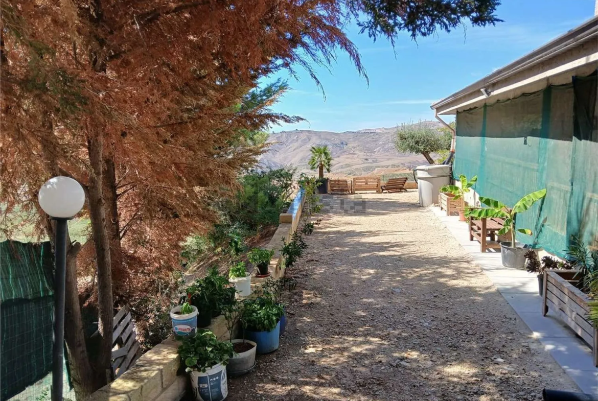 Stunning 3 bed Villa for Sale In Alessandria della Rocca Platani Hills, Agrigento Sicily Italy