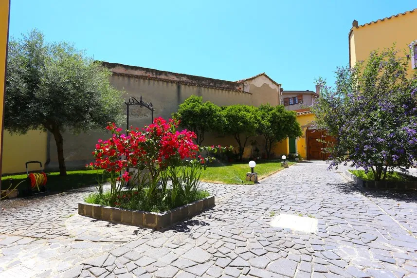 Luxury 8 Bed Villa For Sale in Serdiana Sardinia Italy