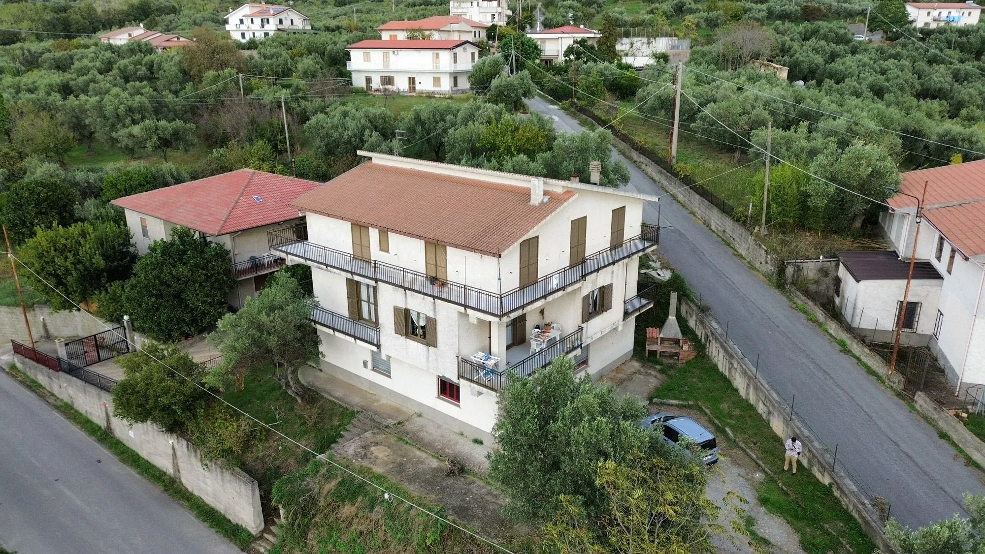 Commerical property with apartment for Sale In Cleto Calabria Italy