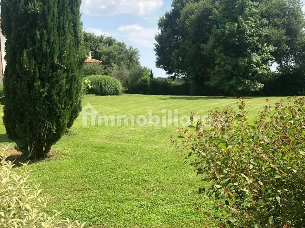 Luxury 6 Bed Villa For Sale in San Lorenzo Nuovo Italy
