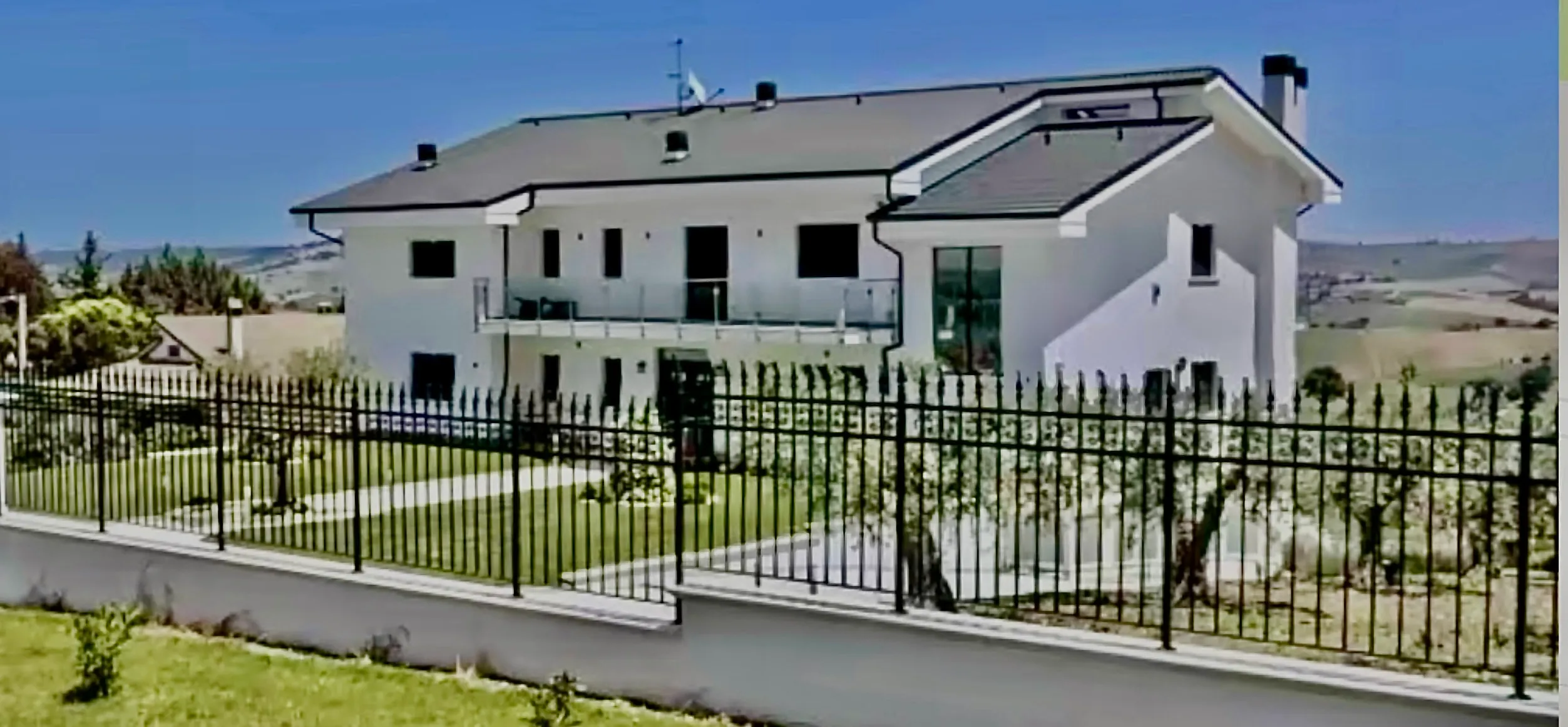 Luxury 6 Bed Villa For sale in MONTENERO DI BISACCIA Molise Abruzzo Italy