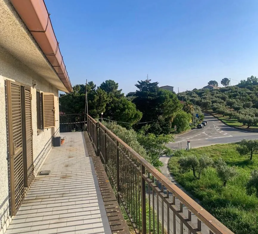 Commerical property with apartment for Sale In Cleto Calabria Italy