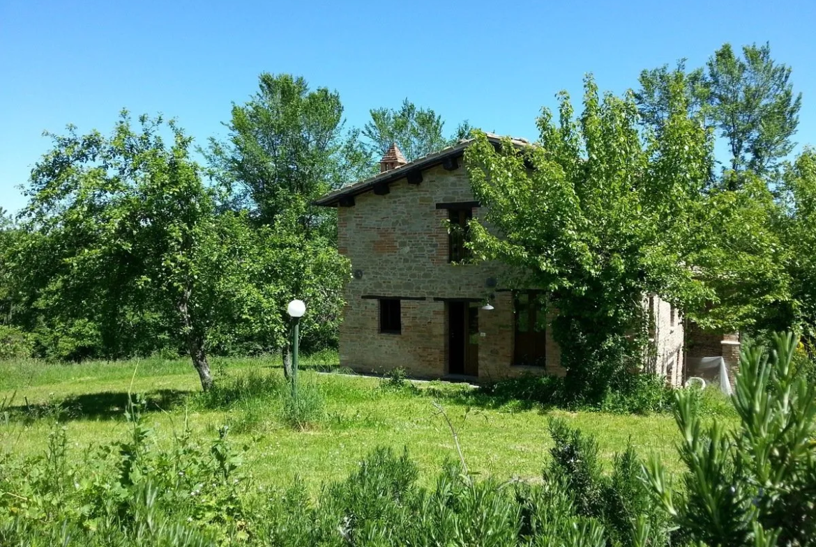 Excellent 6 Bed Stone Villa & Cottage for Sale In Amandola Italy
