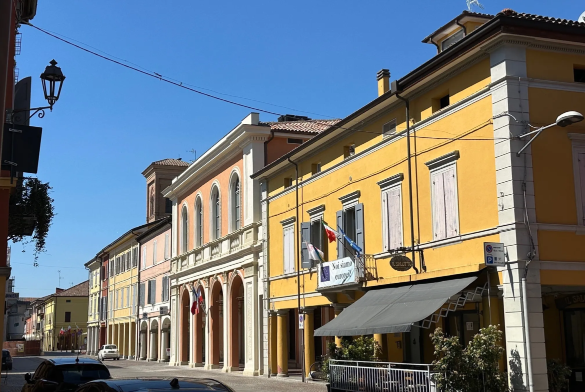 Luxury 4 Bed Semi Detached Villa for Sale In Crevalcore Bologna Italy
