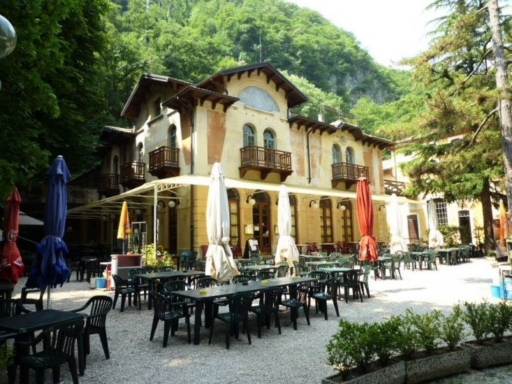 Excellent 2 Bedroom Apartment For Sale in Piovene Rocchette Vicenza Italy
