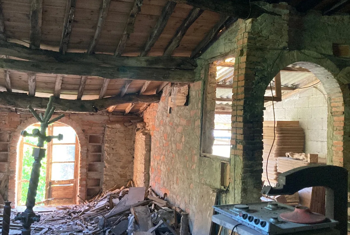 4 Bed House For Renovation for Sale In Capannori Lucca Italy