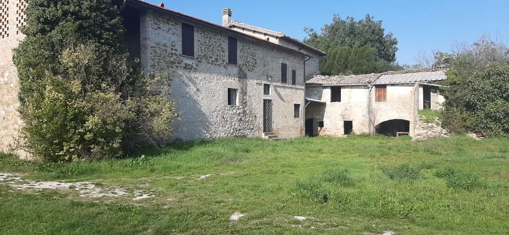 Traditional Italian House for Sale In CASTEL RITALDI Italy