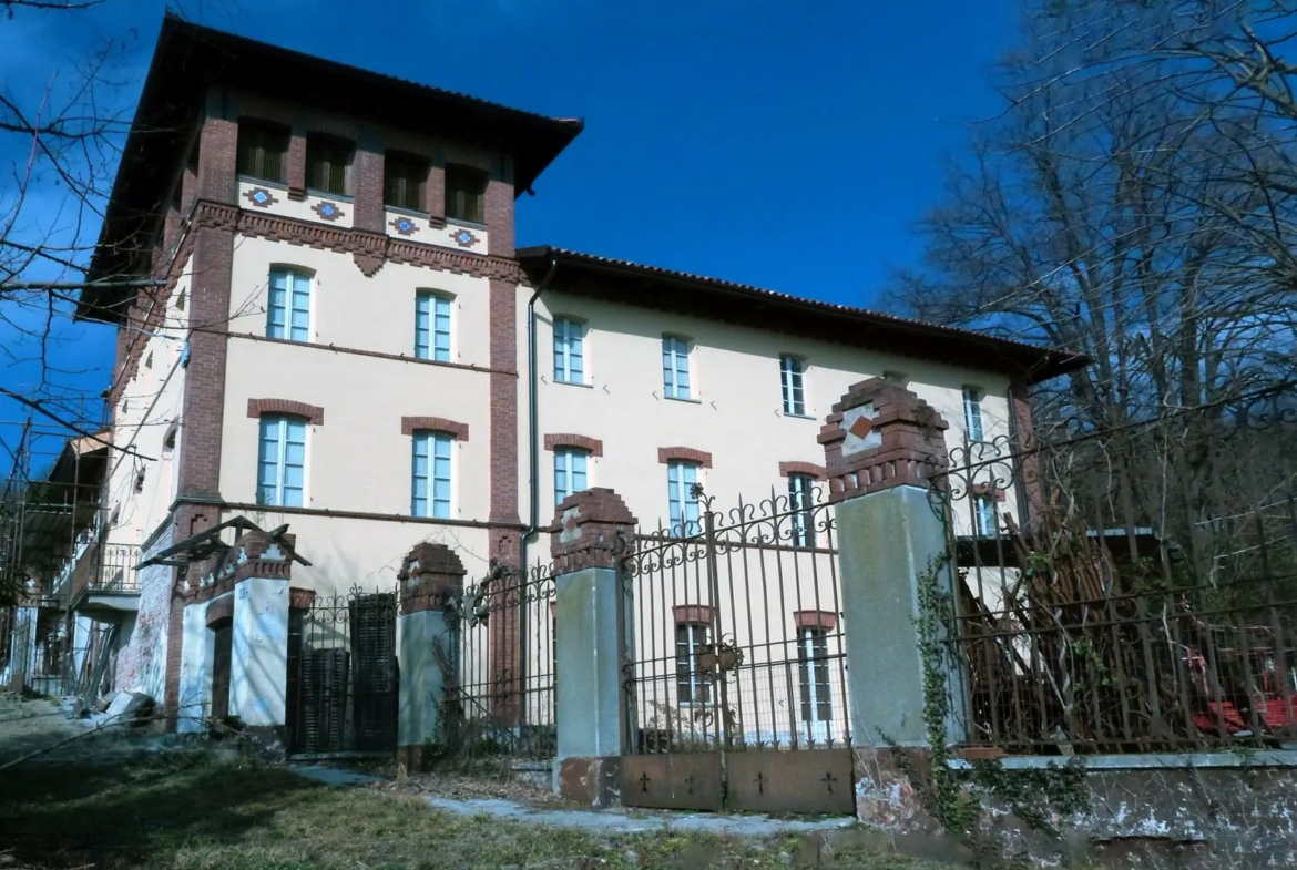 Excellent 12 Bed Villa For Sale in Rivalba Turin Italy