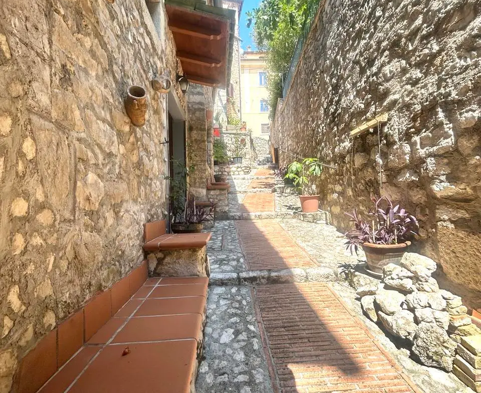 House Containing 2 Apartments for sale in Veroli Lazio Italy