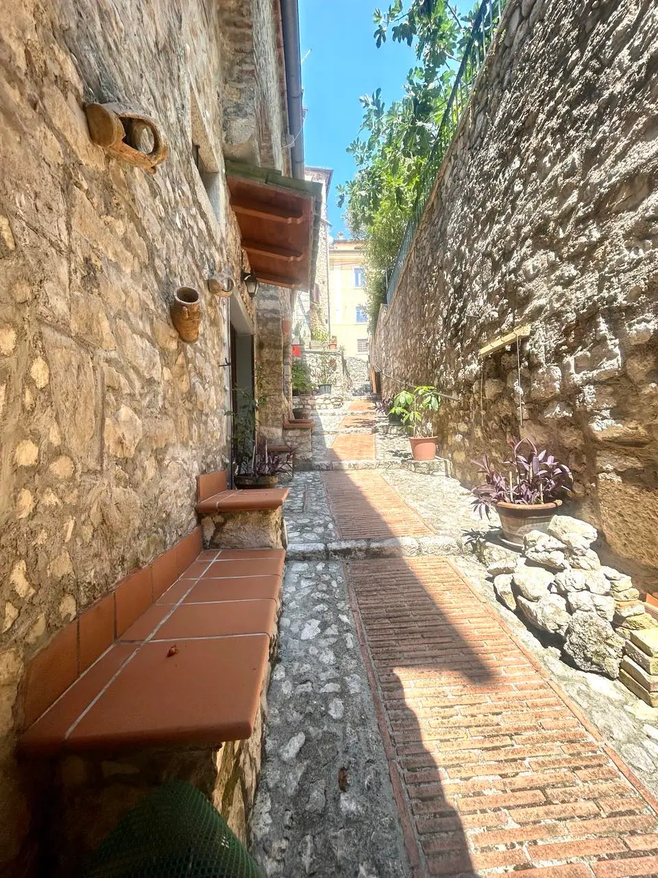 House Containing 2 Apartments for sale in Veroli Lazio Italy