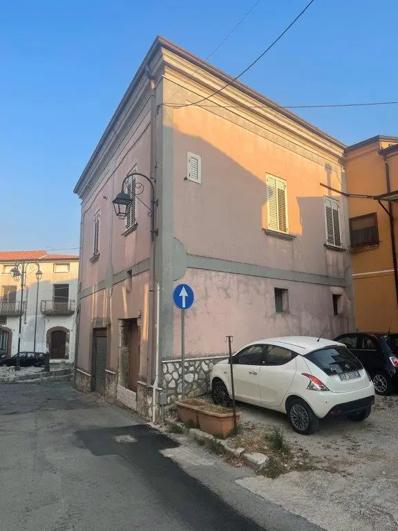 Excellent 8 Bed House For Sale in Forino Campania Italy.