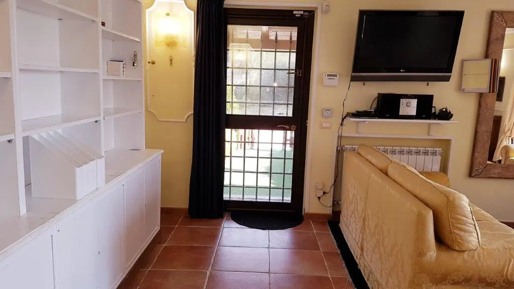 Stunning 4 bed Villa For Sale in National park of Veio Rome Lazio Italy