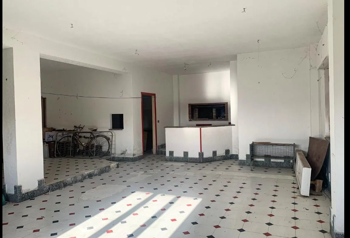 Commerical property with apartment for Sale In Cleto Calabria Italy