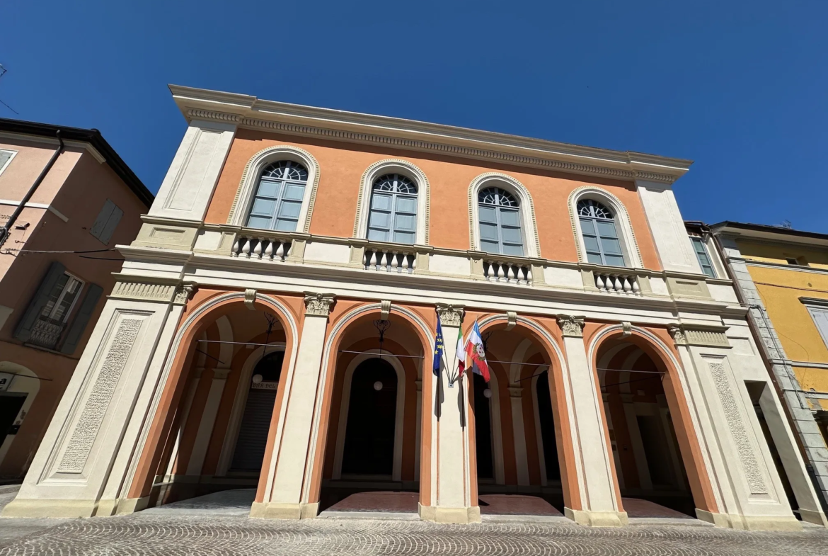 Luxury 4 Bed Semi Detached Villa for Sale In Crevalcore Bologna Italy