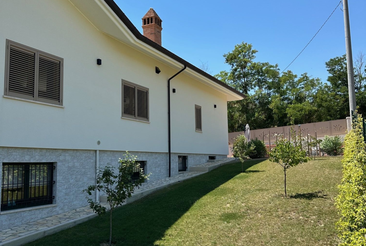 Luxury 5 Bed Villa for Sale In Tortoreto Italy