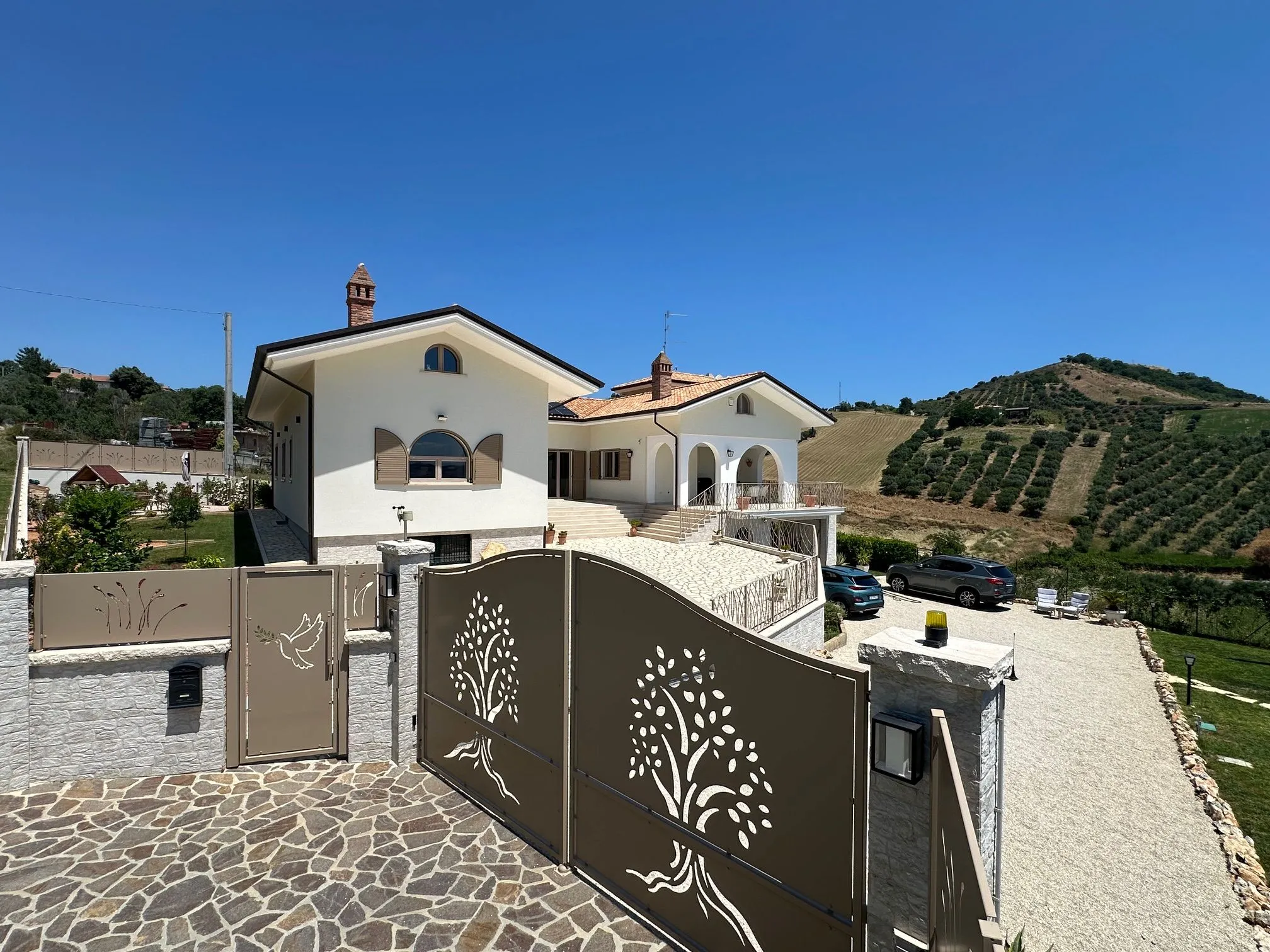 Luxury 5 Bed Villa for Sale In Tortoreto Italy