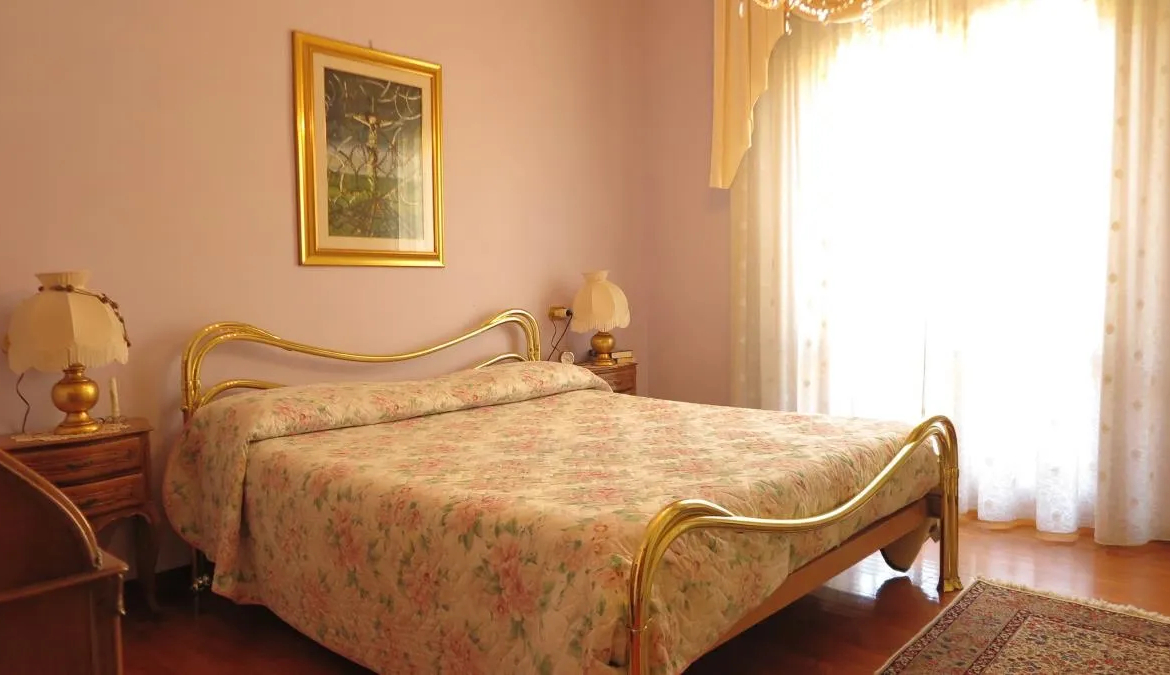 Stunning Villa Split into 2 Apartments For Sale in Monti di Licciana Nardi Tuscany Italy