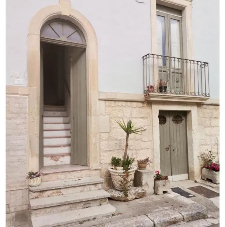 Stunning 3 Bed Townhouse For Sale in Poggiardo Puglia Italy