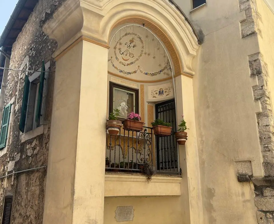 House Containing 2 Apartments for sale in Veroli Lazio Italy