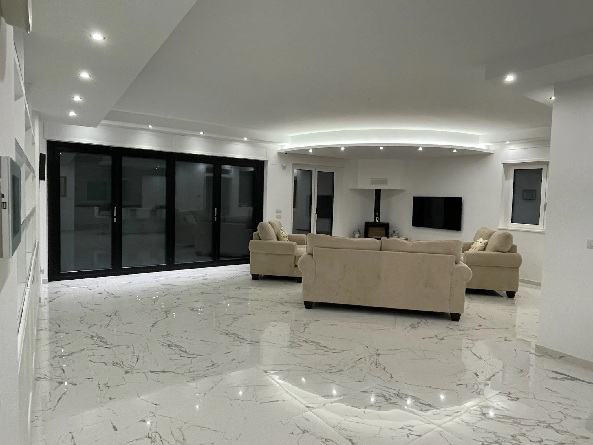 Luxury 6 Bed Villa For sale in MONTENERO DI BISACCIA Molise Abruzzo Italy