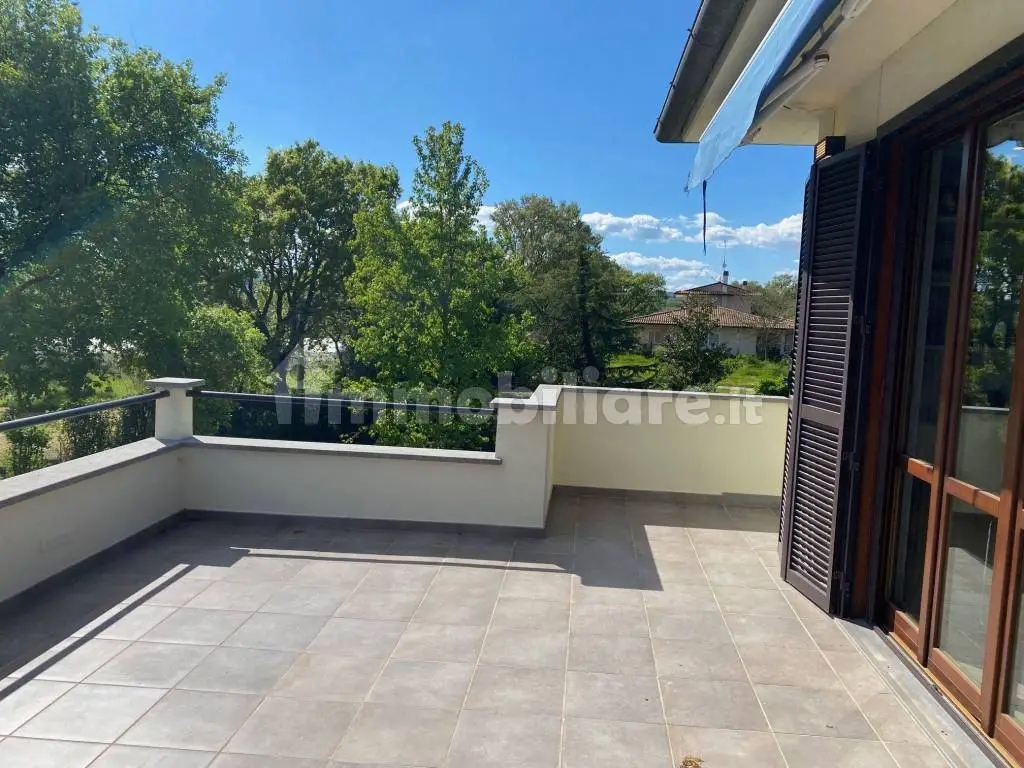 Luxury 6 Bed Villa For Sale in San Lorenzo Nuovo Italy