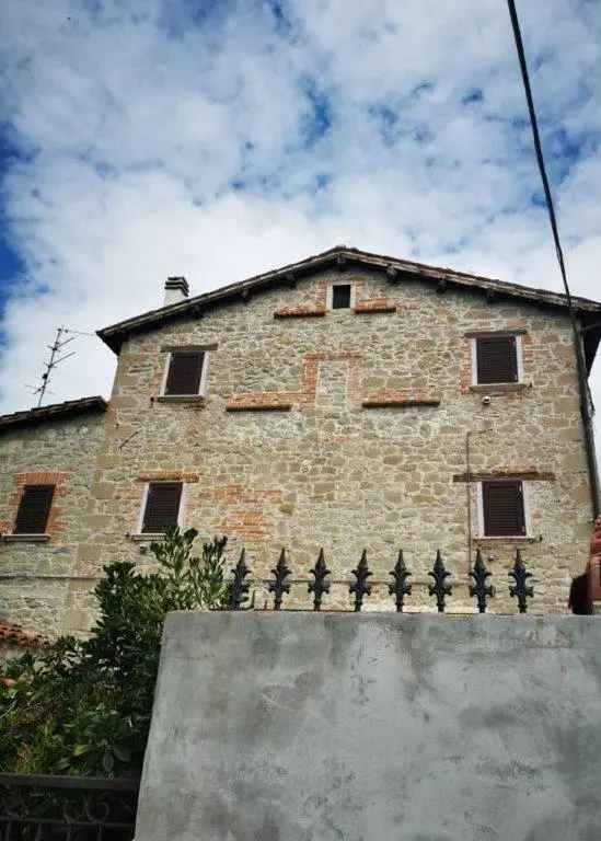 Excellent 5 Bed Country House For Sale In Roccafluvione Italy