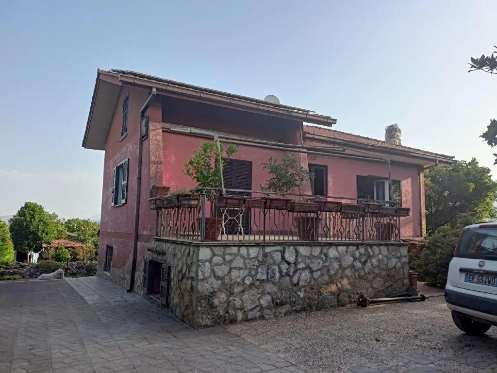 Excellent 4 Bed Villa For Sale in Palestrina Lazio Italy