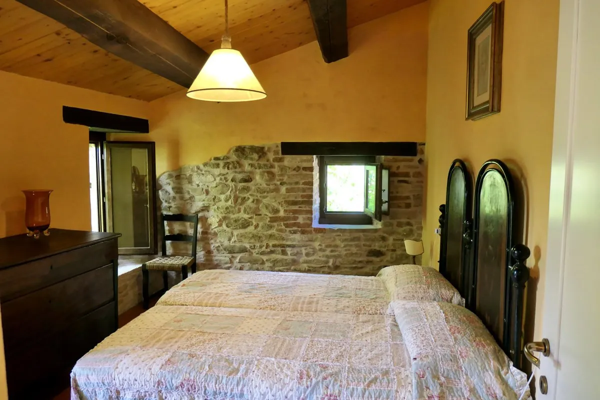 Excellent 6 Bed Stone Villa & Cottage for Sale In Amandola Italy