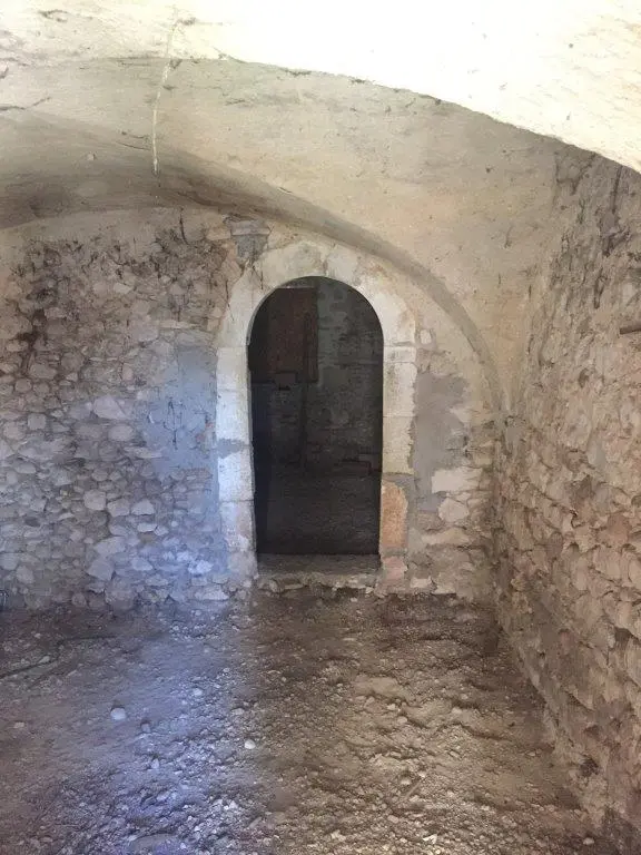 3 Bed Terraced house For Renovation For Sale In Vallespecara Italy