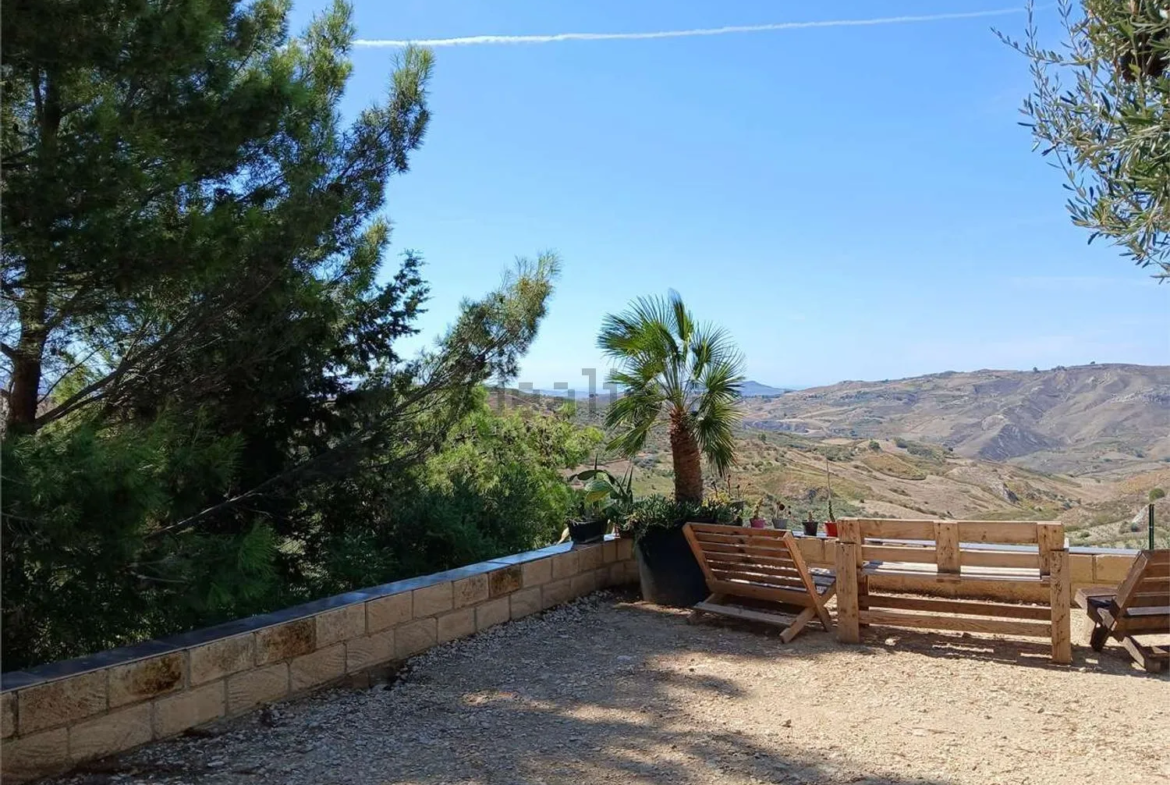 Stunning 3 bed Villa for Sale In Alessandria della Rocca Platani Hills, Agrigento Sicily Italy