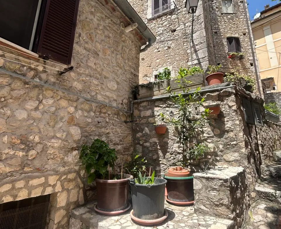 House Containing 2 Apartments for sale in Veroli Lazio Italy