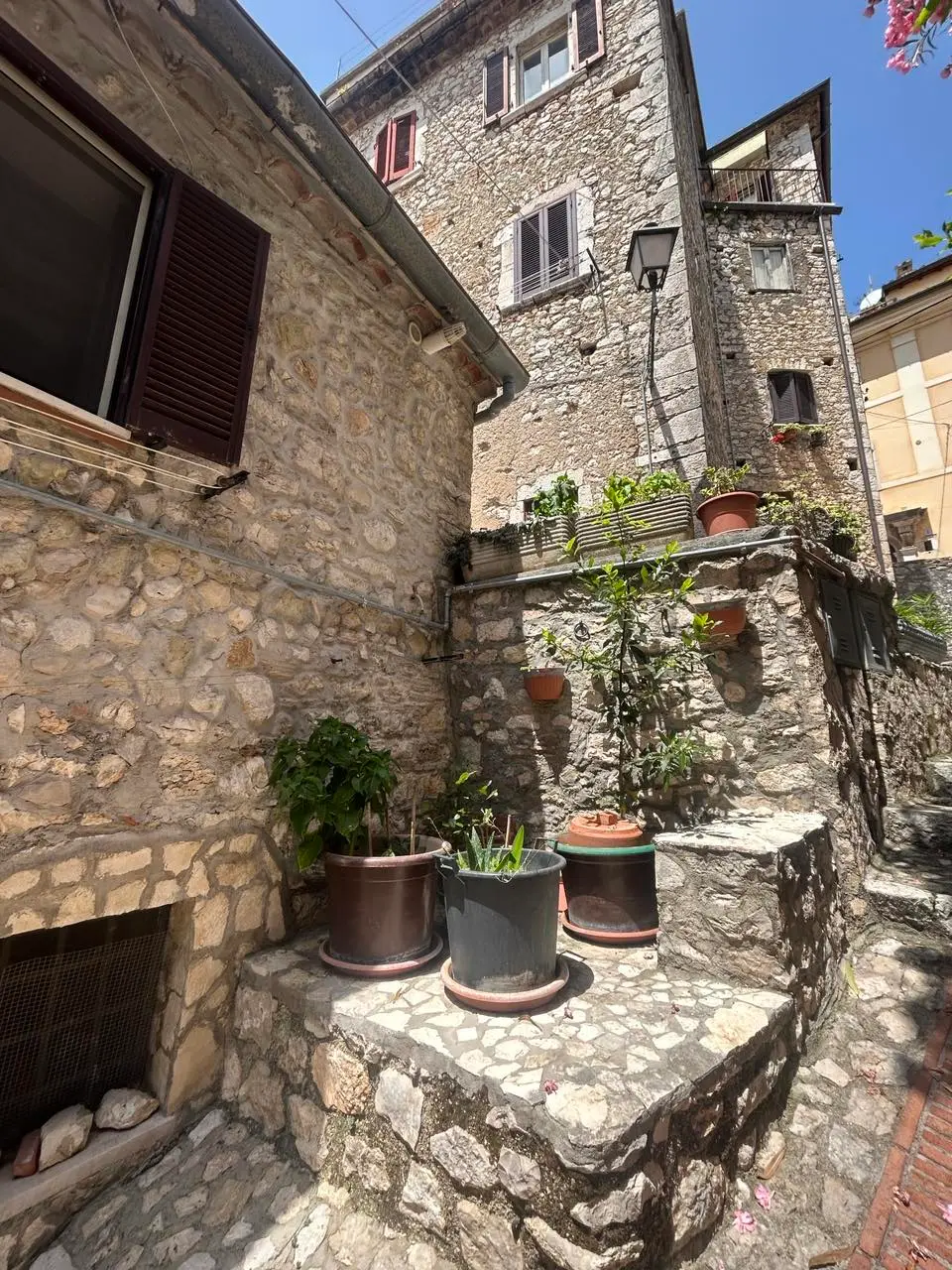 House Containing 2 Apartments for sale in Veroli Lazio Italy
