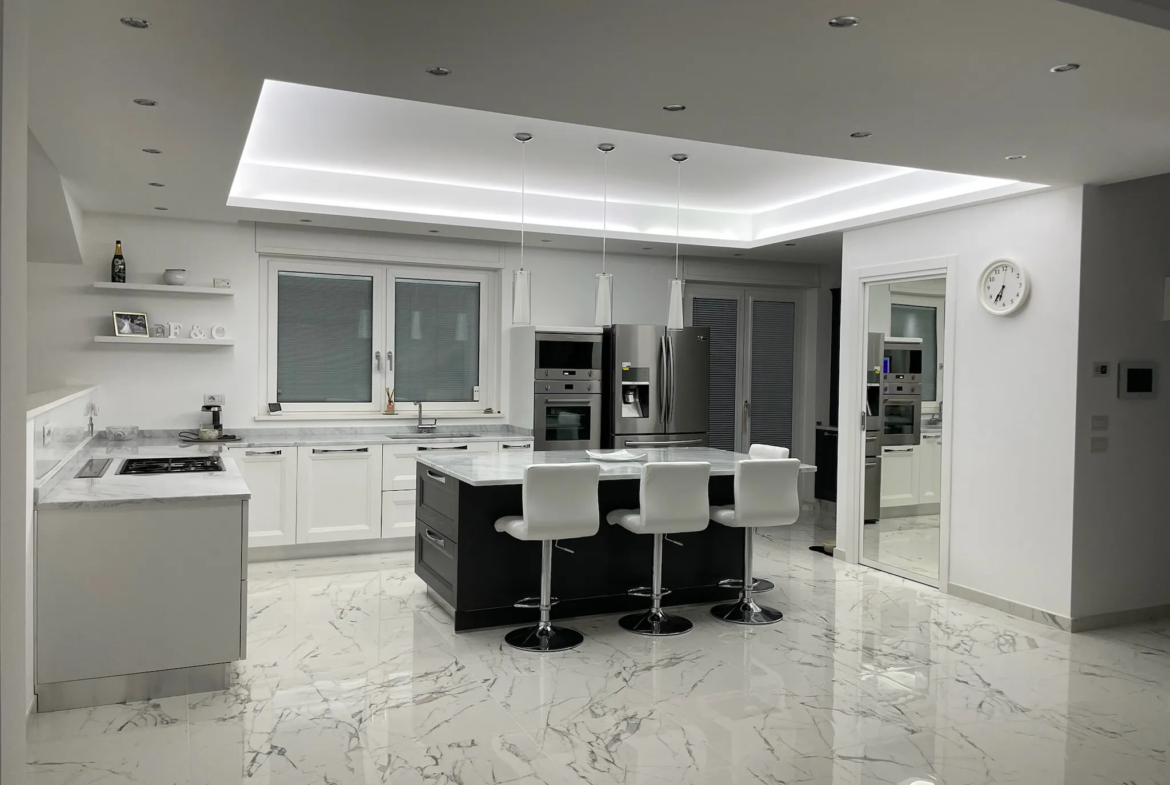 Luxury 6 Bed Villa For sale in MONTENERO DI BISACCIA Molise Abruzzo Italy
