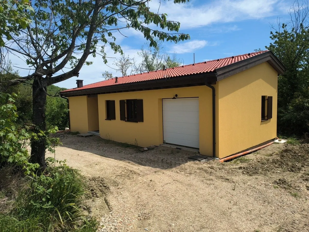 Excellent 3 Bed Country House for Sale In Gualdo Macerata Marche Italy