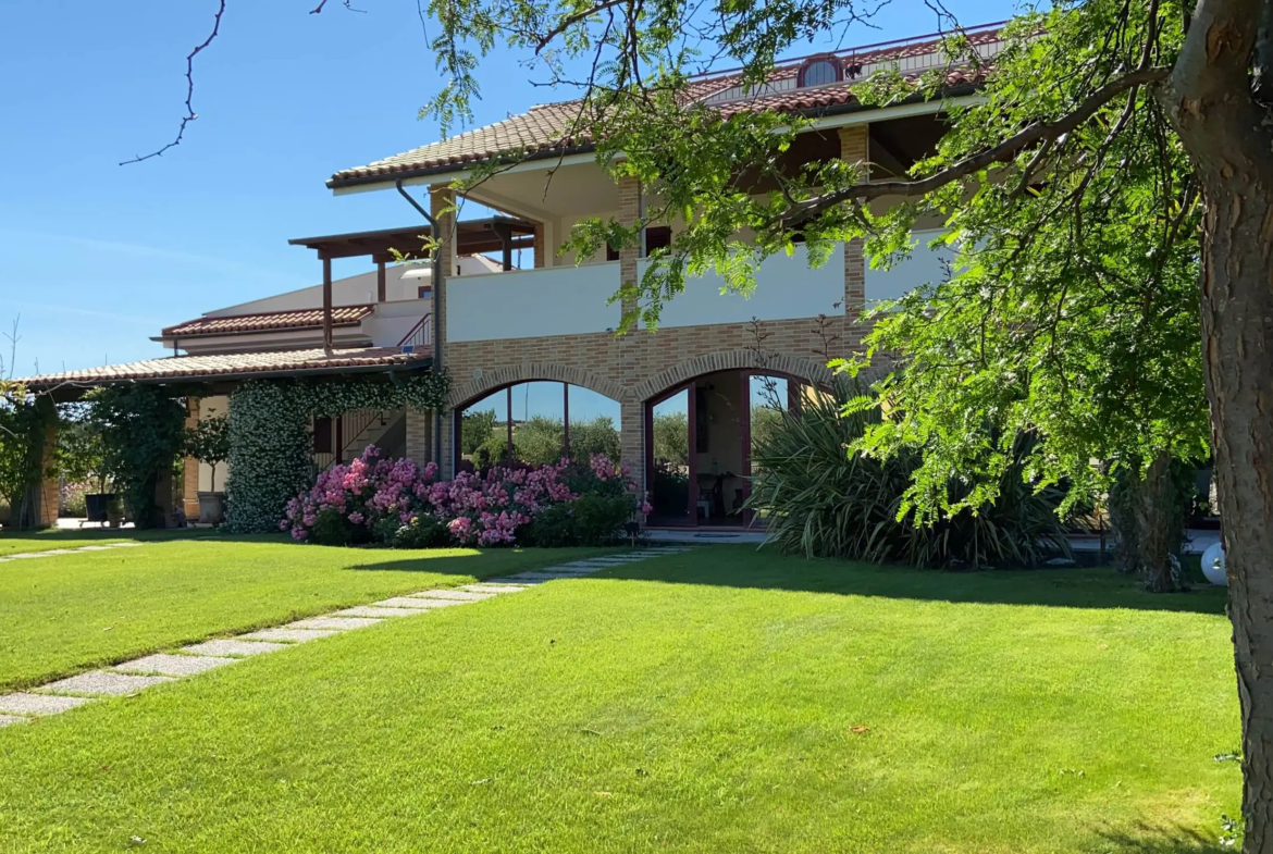 Luxury 10 Bed Villa for Sale in Fano Le Marche Italy