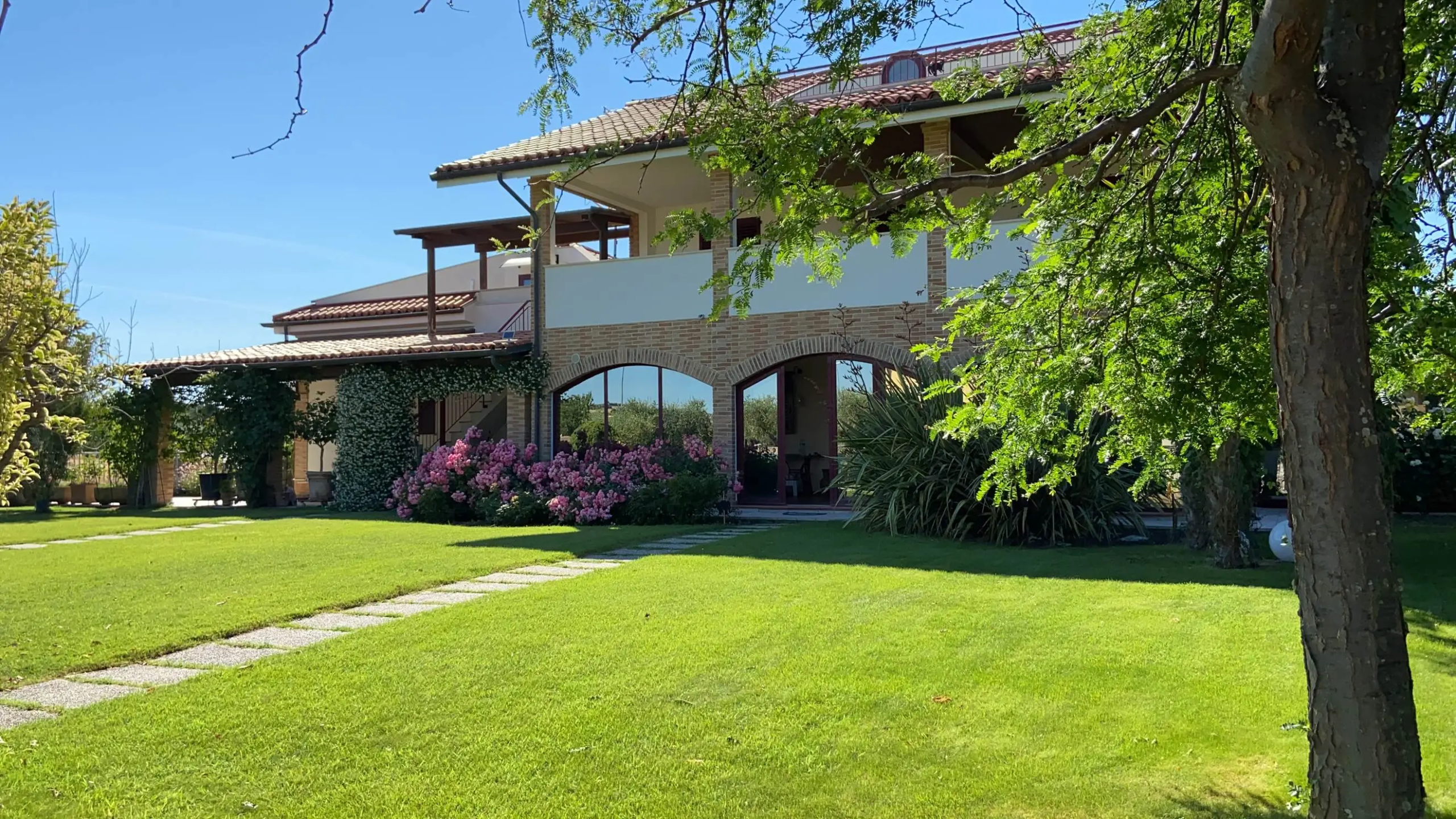 1-31 Luxury 10 Bed Villa for Sale in Fano Le Marche Italy