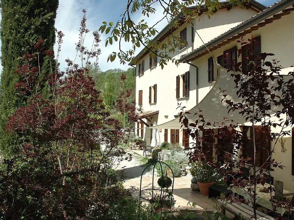 Stunning 8 Bedroom Farmhouse And Vineyard For Sale in Gualdo Tadino Umbria Italy