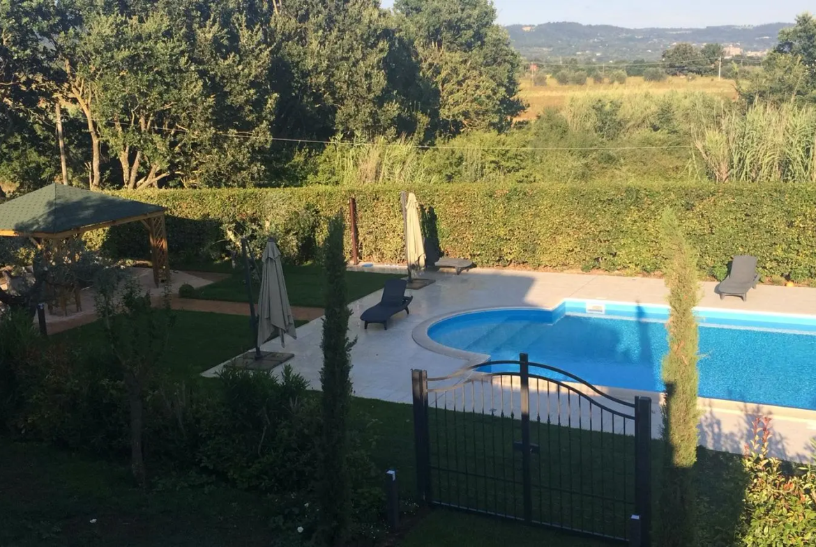 Luxury 6 Bed Villa For Sale in San Lorenzo Nuovo Italy