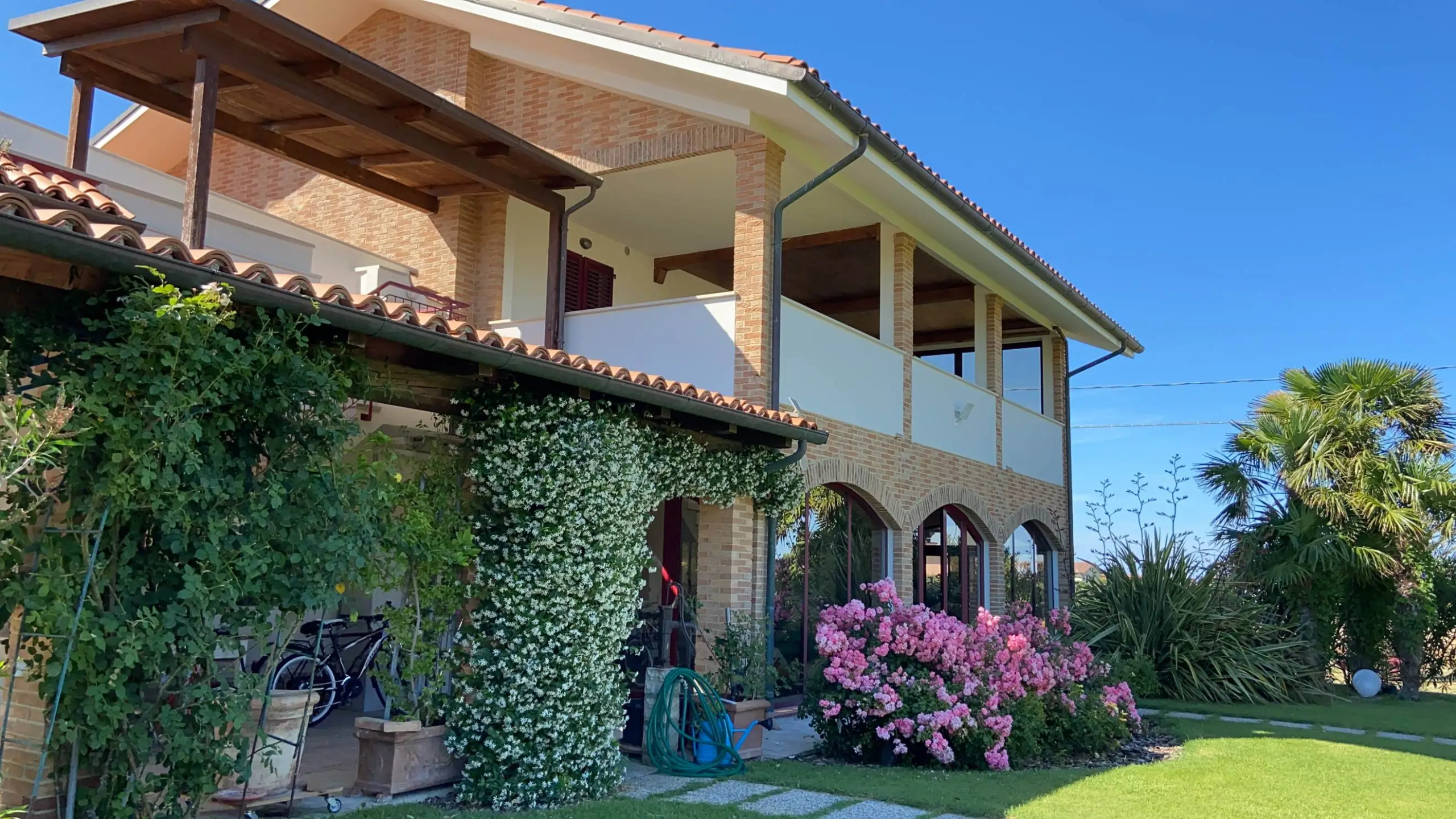 2-30 Luxury 10 Bed Villa for Sale in Fano Le Marche Italy