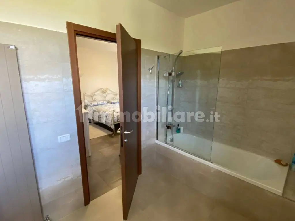 Luxury 6 Bed Villa For Sale in San Lorenzo Nuovo Italy