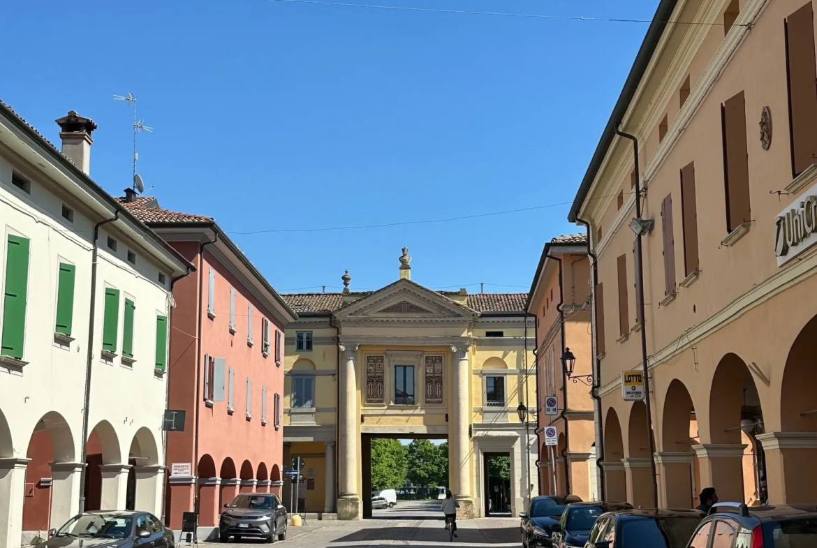 Luxury 4 Bed Semi Detached Villa for Sale In Crevalcore Bologna Italy